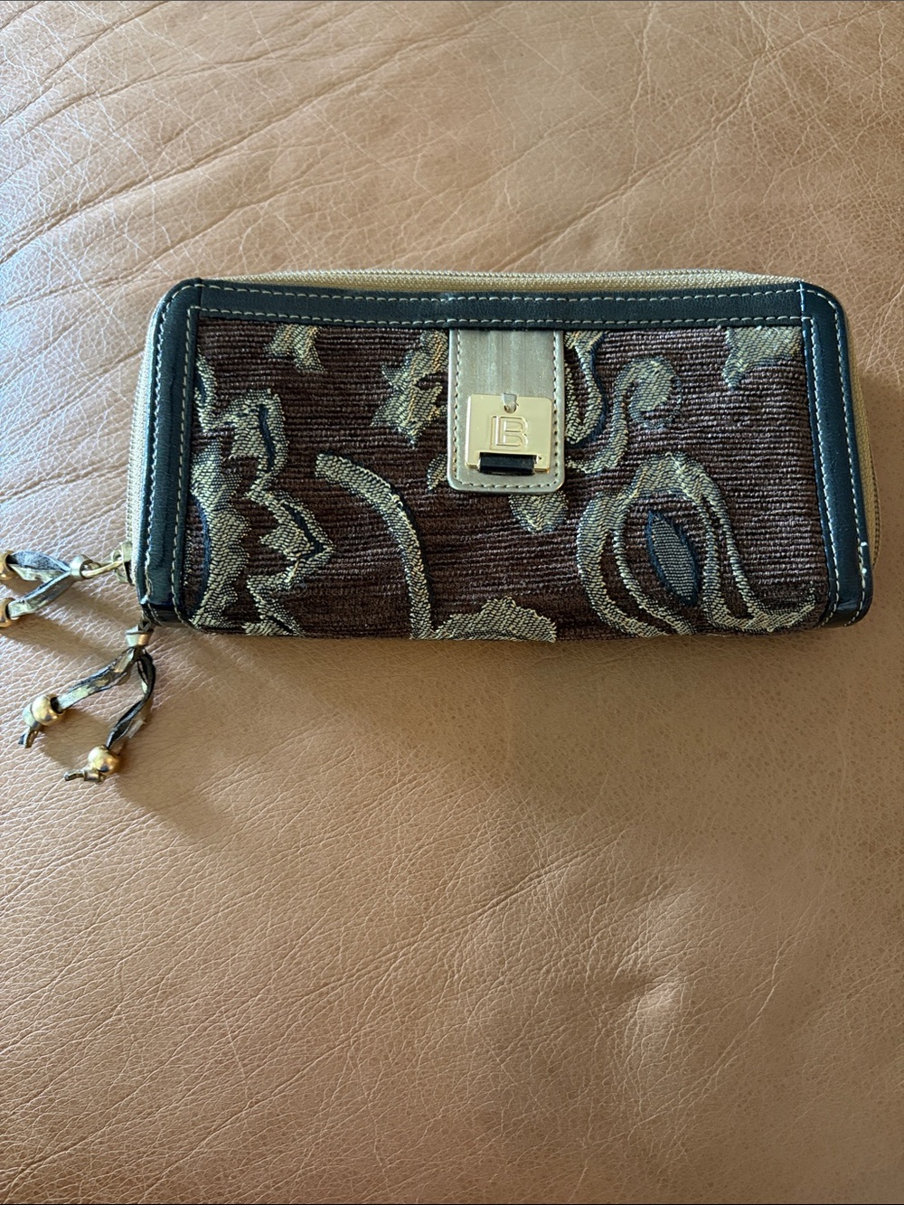 🤎Laura Biagiotti🤎Brown Floral Zip-Around Wallet with Gold Accent. Made in Italy